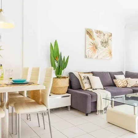 Apartamento Sol, calma y piscina disponible siempre