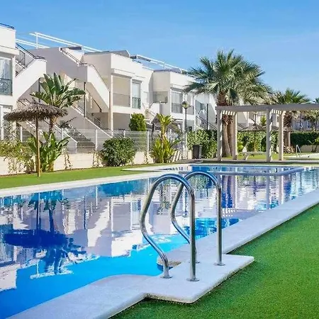 Sol, calma y piscina disponible siempre Torrevieja