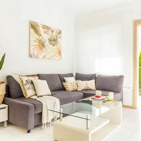 Apartamento Sol, calma y piscina disponible siempre