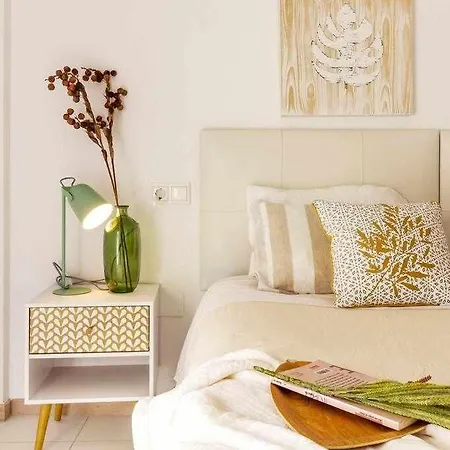 Pink Vistabella I- Winter By The Sea Апартаменты *